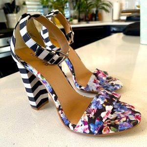NWT Torrid blocked heel w/ stripped black/white & purple flowers 9w